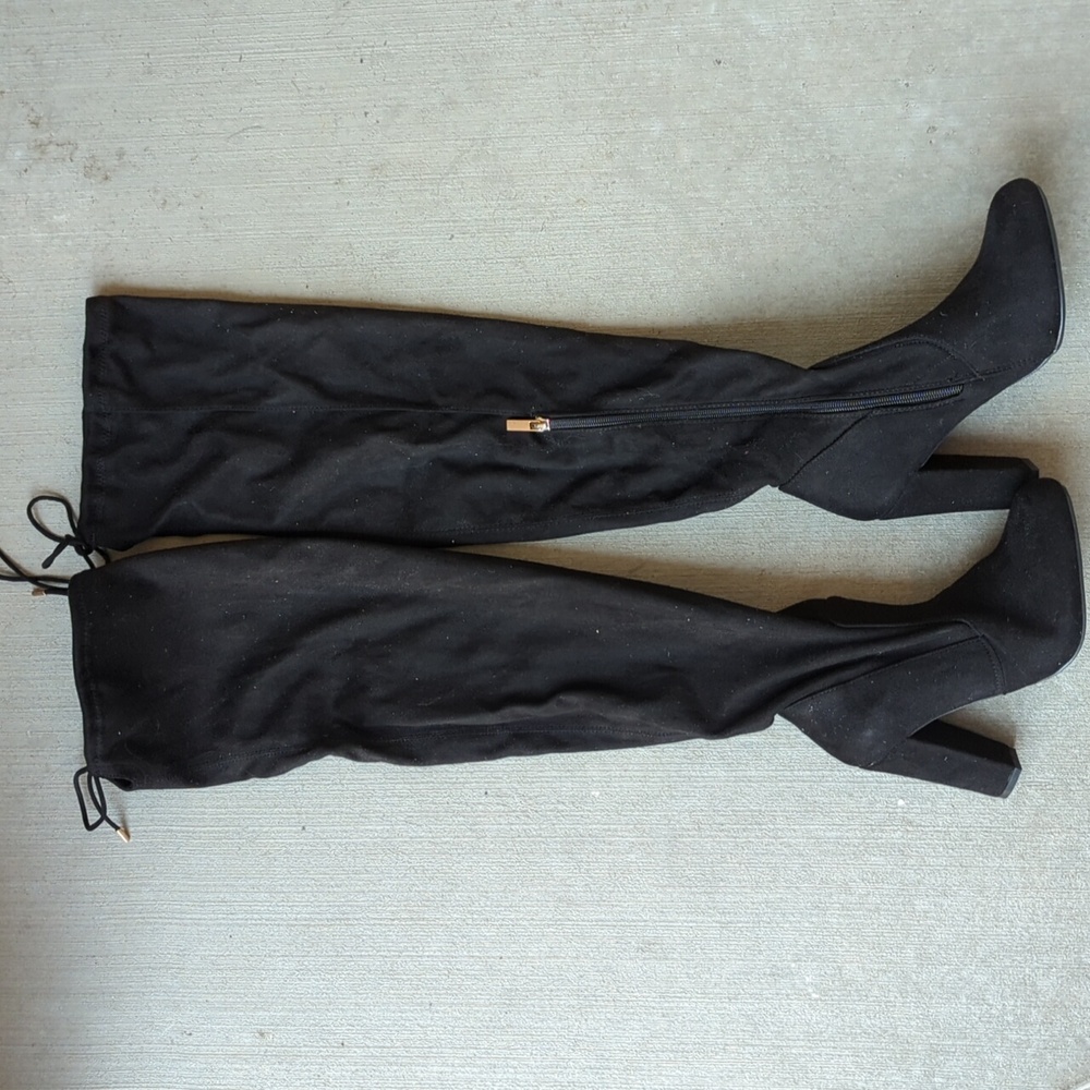 Journee Collection Women's Black Faux Suede Knee High Heeled Boots Size 8.5‎
